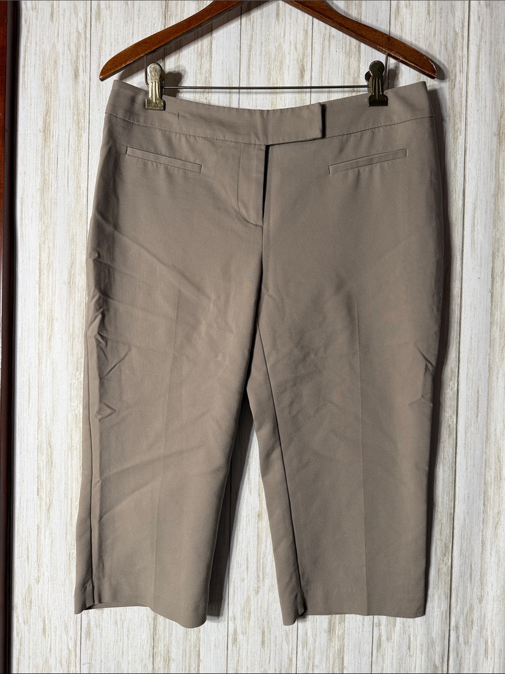 Apt. 9 Cropped Dress Capris in Taupe